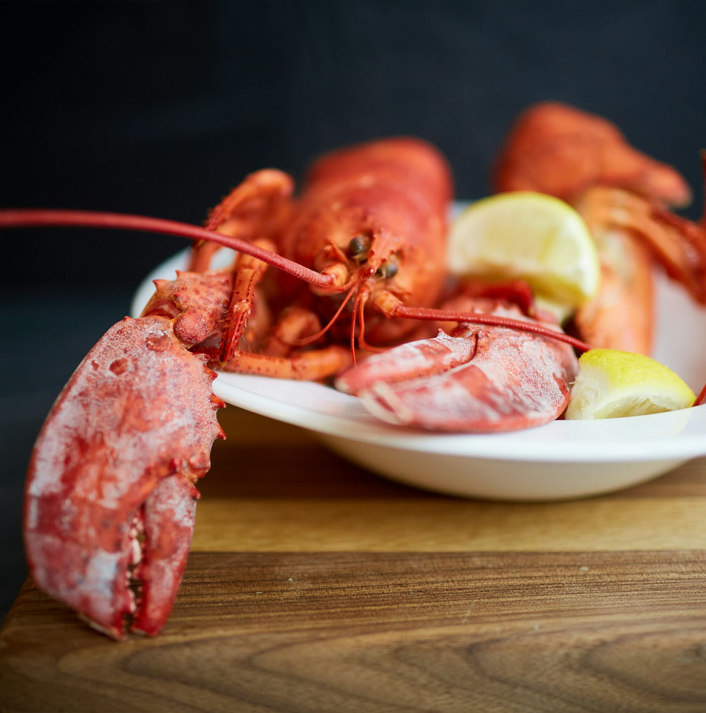 Treat yourself to a luxurious Lobster Boil in Kampala! Enjoy 1 whole lobster, 4 hard-boiled eggs, 4 large potatoes, 6 sweetcorn pieces, and fresh lemon slices. Ideal for 2 seafood lovers in Uganda.